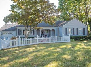 36 Saint Andrews Dr, Huntington, NY 11743