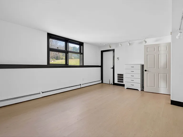 40 Felter Hill Rd — Photo 26