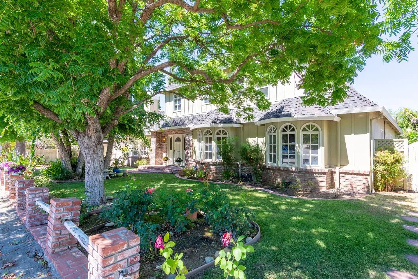 1410 Montclaire Pl photo 1
