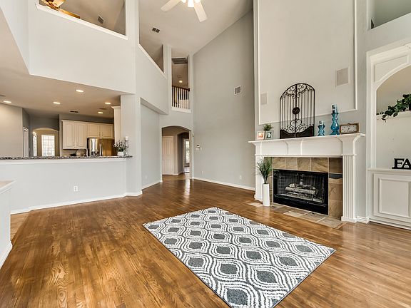 3rd image of 4400 Rock Springs Dr