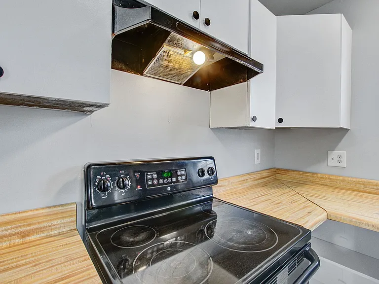 2150 Becker St — Photo 12