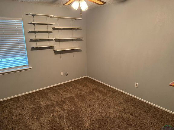 4th image of 207 Yvonne St