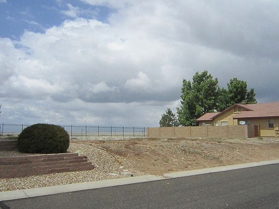 2nd image of 7620 N Park Crest Ln