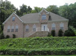 8017 Meadow View Dr, Nashville, TN 37221