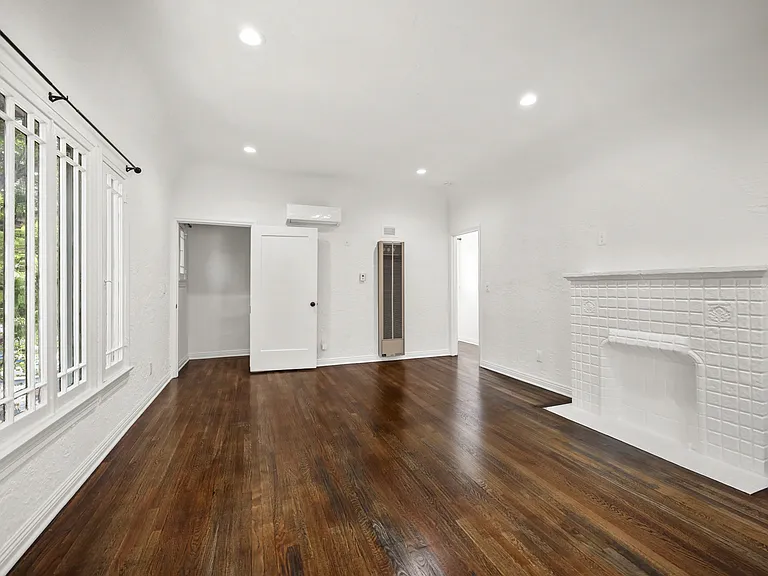 1311 N Hayworth Ave — Photo 6