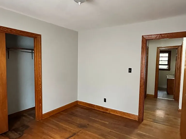 144 N Fairview Cir — Photo 16