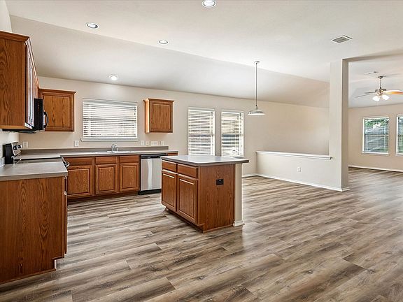 4th image of 8701 Sagebrush Trl