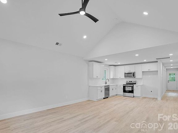4th image of 2424 Puetts Chapel Rd