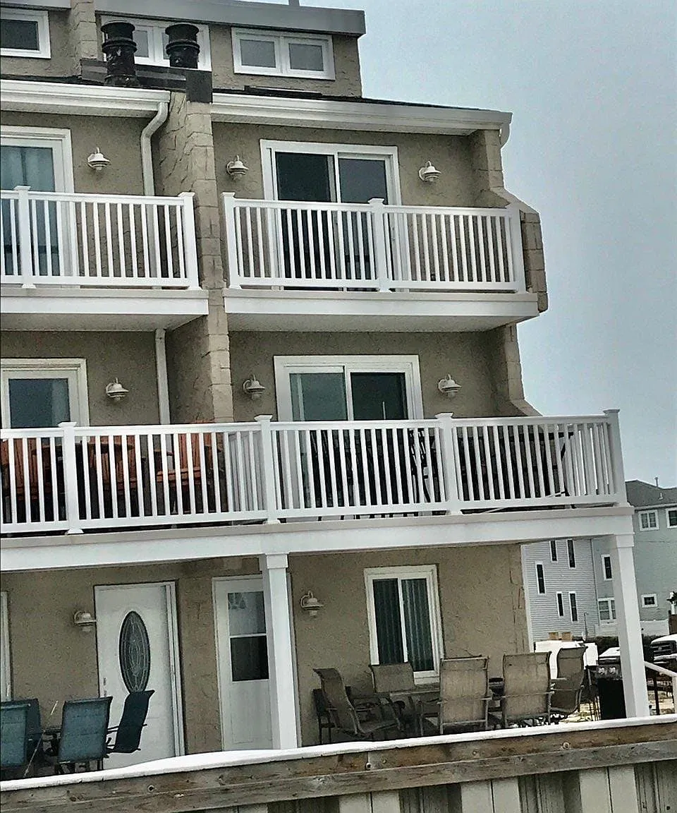 3 bed, 3.0 bath, 1380 sqft, $3,000 — Photo 2