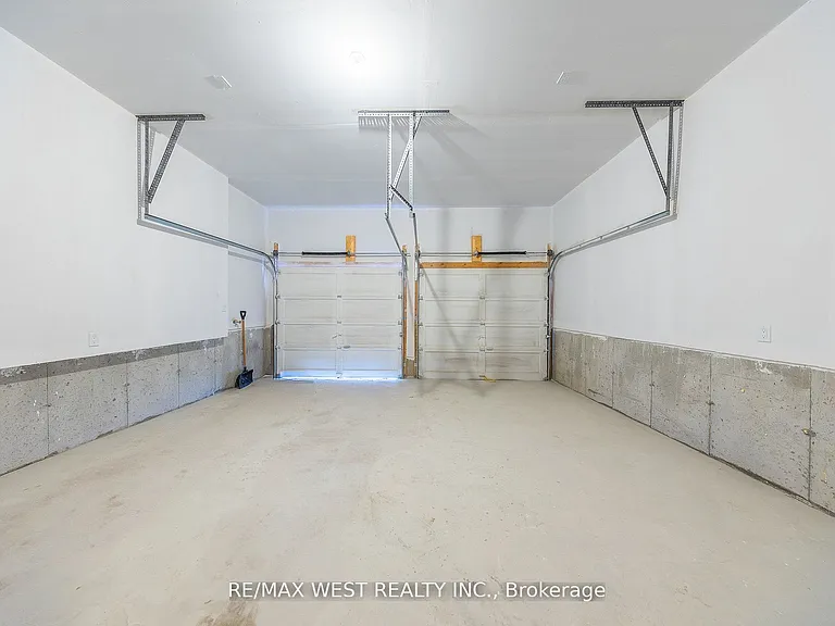 2215 Crystal Dr — Photo 36