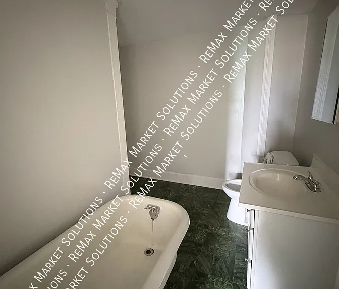 1200 Girard St — Photo 3