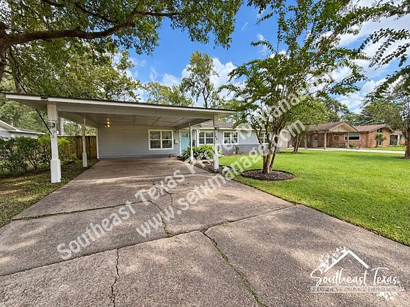 3 bed, 2.0 bath, 2200 sqft, $2,450 — Photo 1