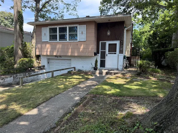 35 E Walnut Street, Massapequa, NY 11758