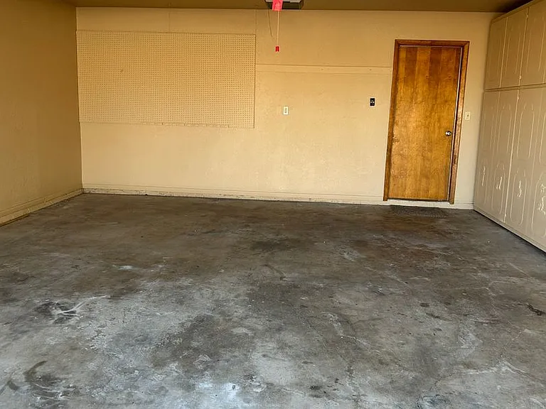 2401 Cosnina Dr — Photo 29
