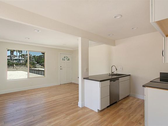 3rd image of 615 Vine St Unit 7