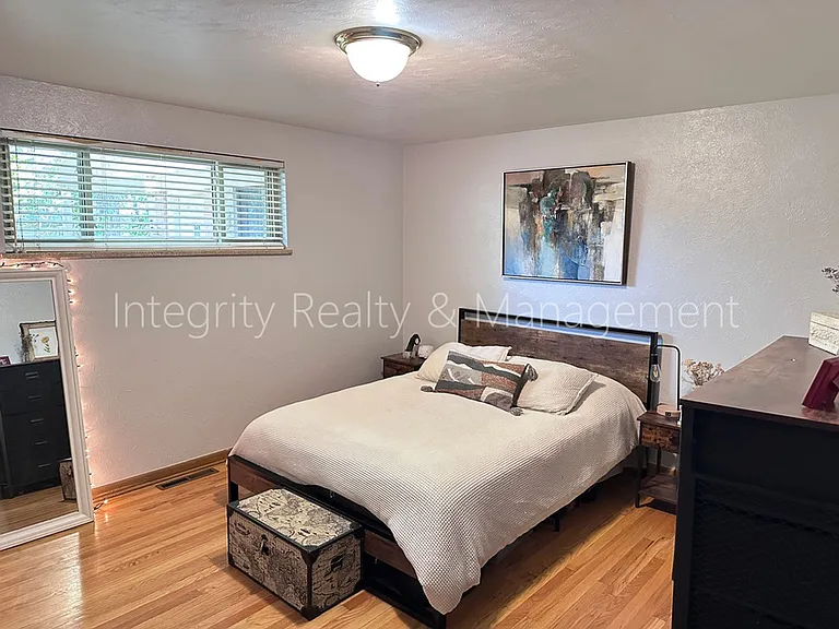 2047 Meade St — Photo 12