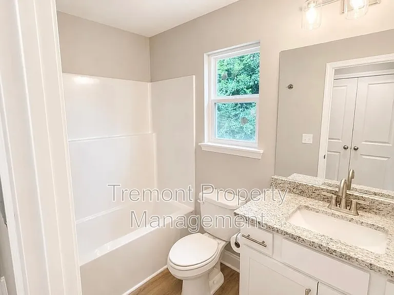 2620 E 21st St — Photo 6