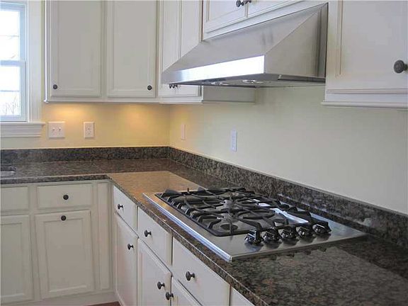 5th image of 30 Hillside Ct
