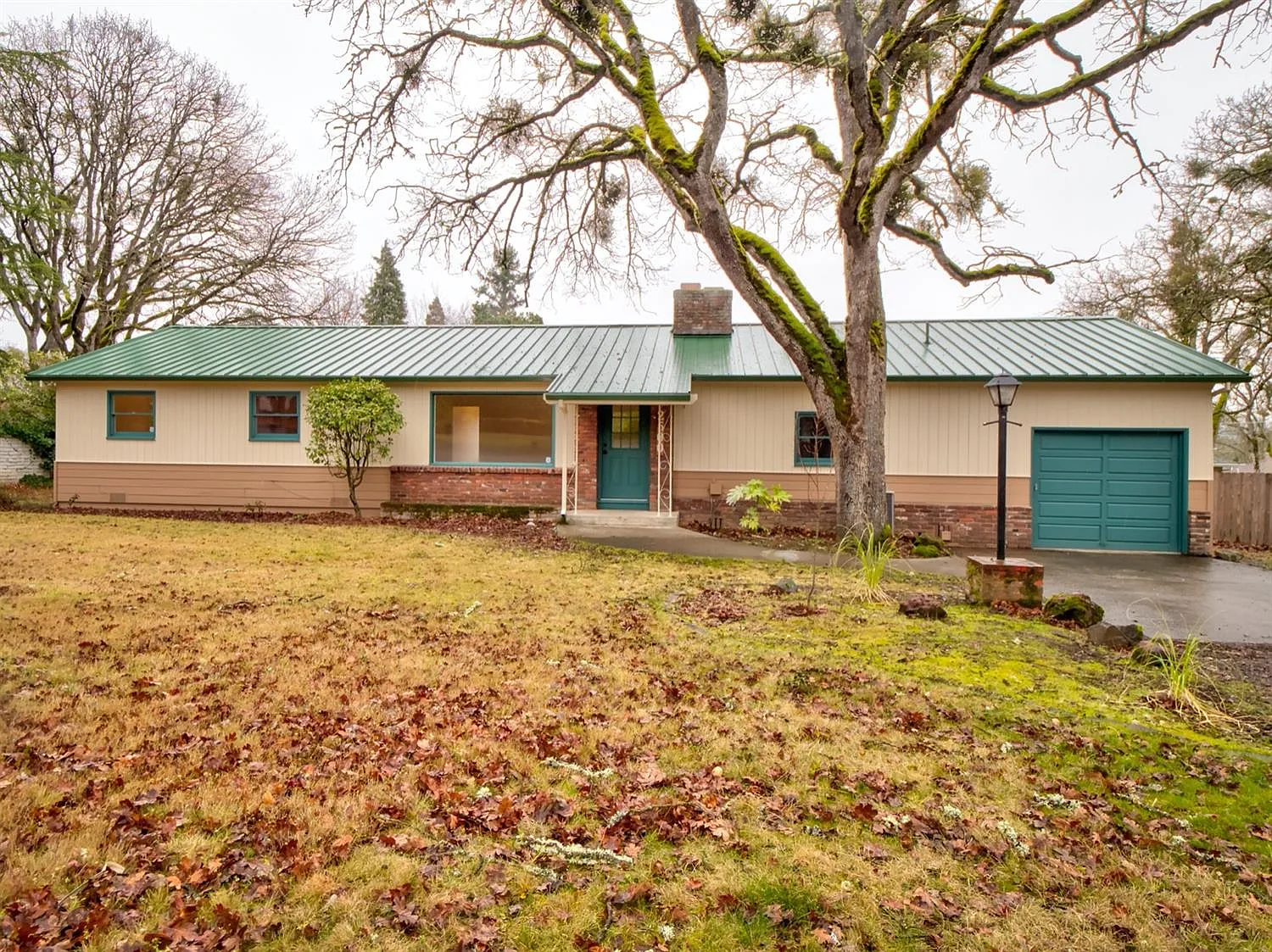 2500 E Main St photo 1