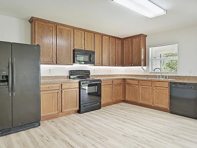 617 SE Karrigan Ter — Photo 18
