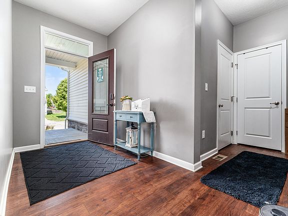 5th image of 2038 E Gardenia Dr