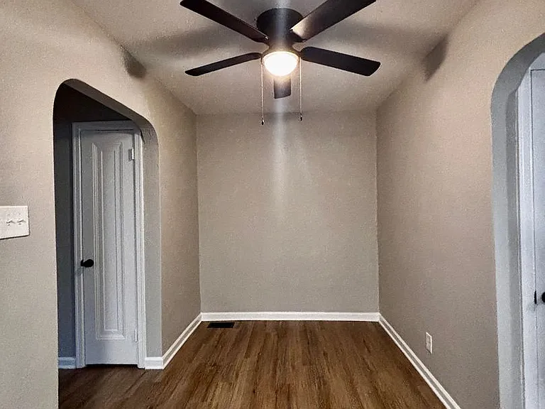 555 Hadley Avenue — Photo 12