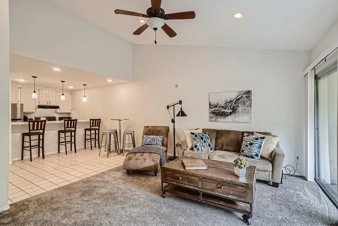 2 bed, 950 sqft, $2,900 — Photo 1