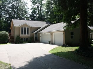 17620 W Spring Lake Rd, Spring Lake, MI 49456