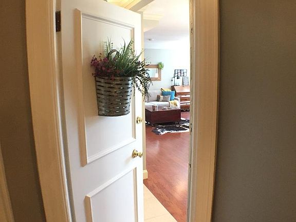 3rd image of 229 Ward Pkwy APT 1005A