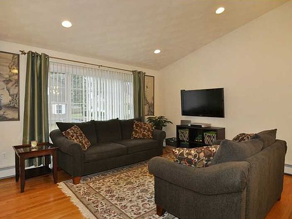 5th image of 11 Union Ave