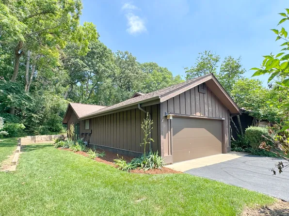 42W396 Hawthorne Ct, Saint Charles, IL 60175