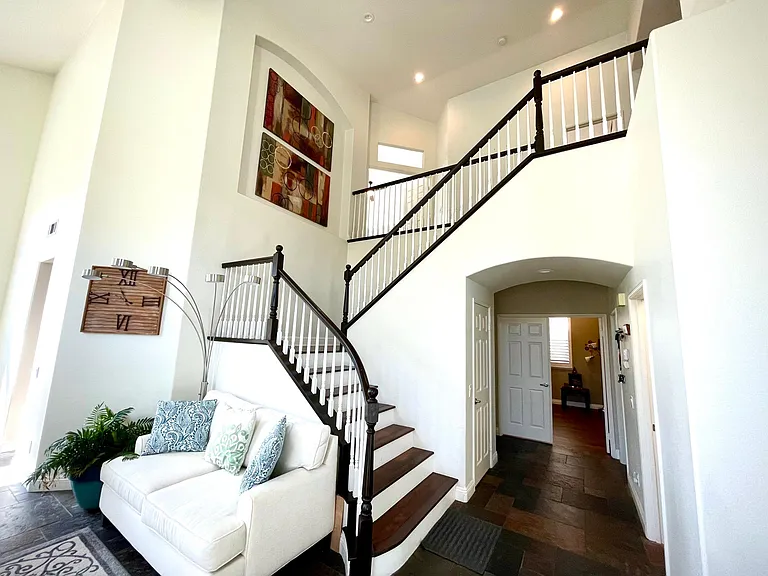 Hallway / stairs