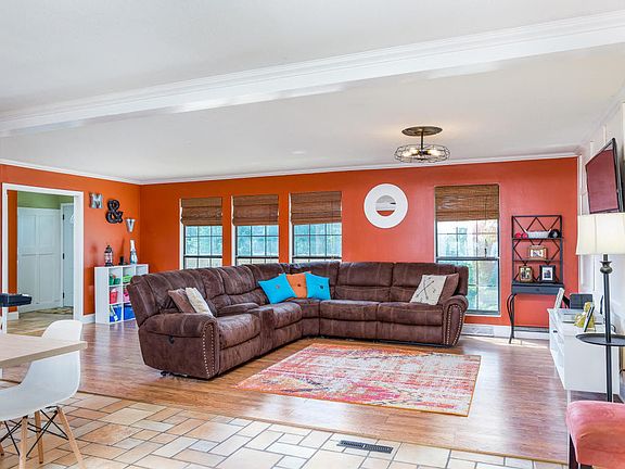 5th image of 1512 N Courtney Oak Ln