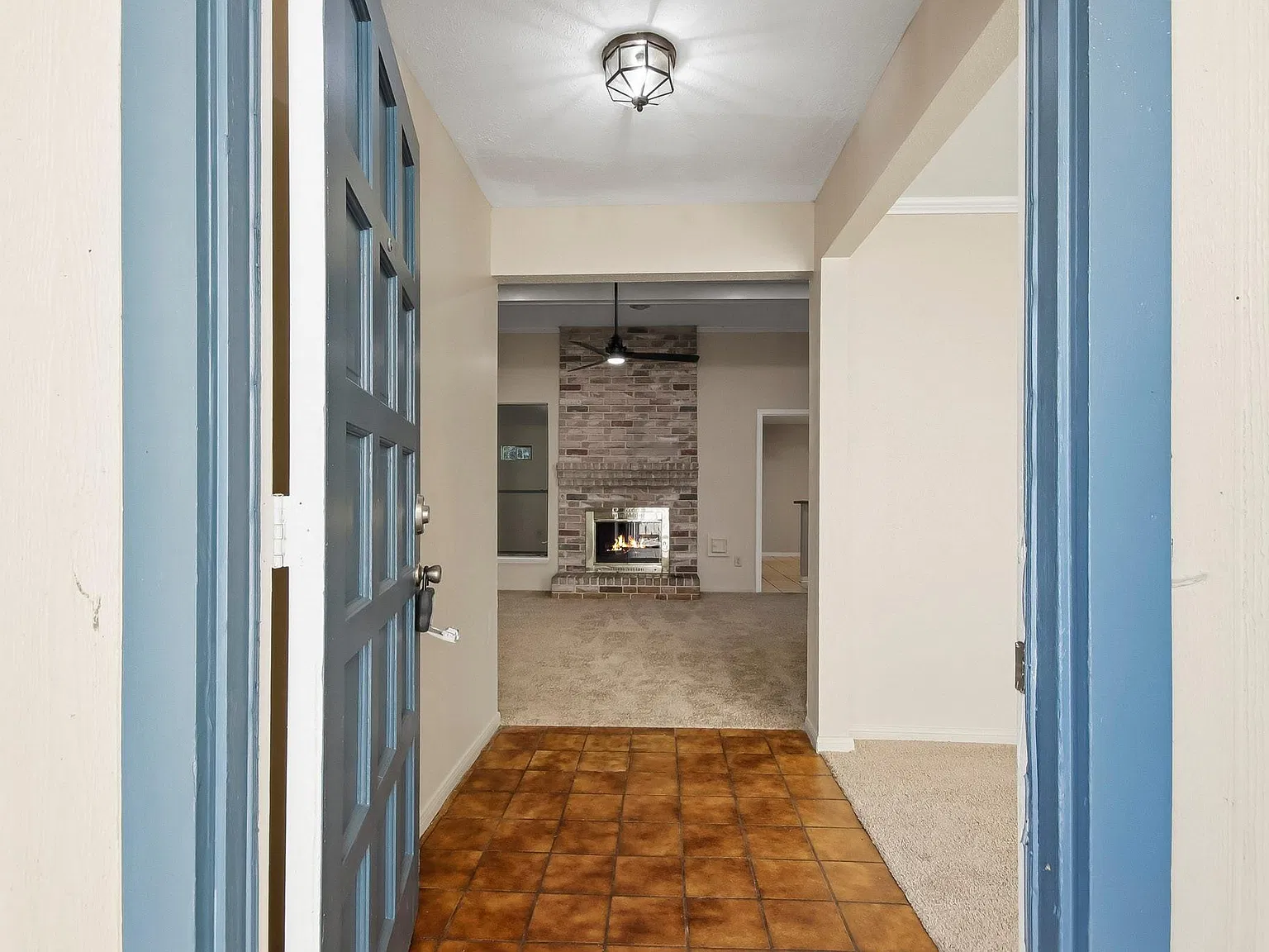 3 bed, 2.0 bath, 2385 sqft, $1,925 — Photo 2