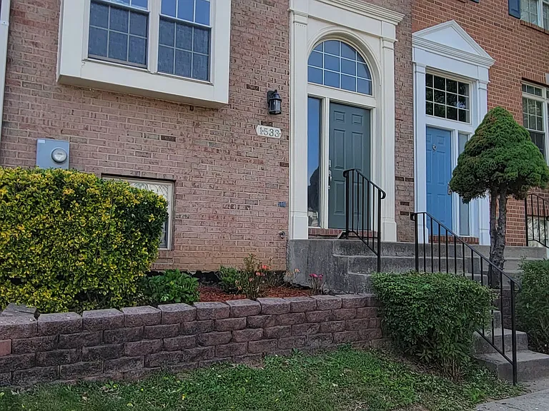 1533 S Rambling Way — Photo 2