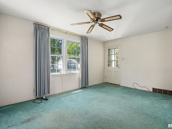 4th image of 1101 E Paris Ave
