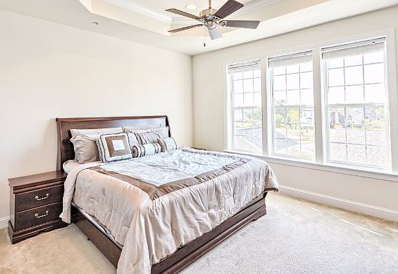 3rd image of 732 Potomac View Parkway