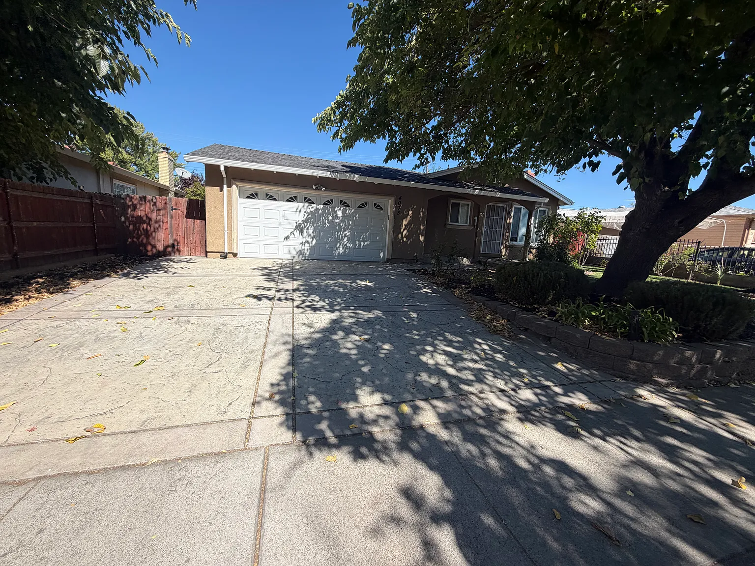 3 bed, 960 sqft, $2,550 — Photo 2
