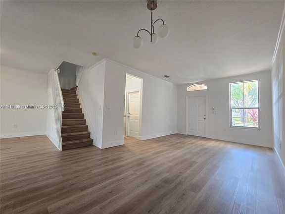 5th image of 129-129 Riverwalk Cir