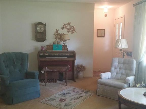 3rd image of 3994 Loomis Dr