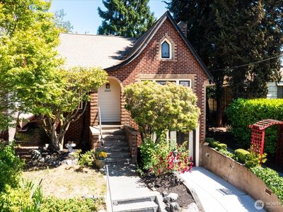 3526 Ashworth Avenue N, Seattle, WA, 98103