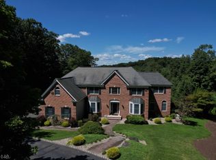 8 Overhill Rd, Wayne, NJ 07470