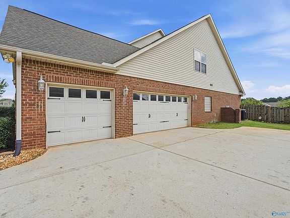3rd image of 705 Tide Creek Dr SW