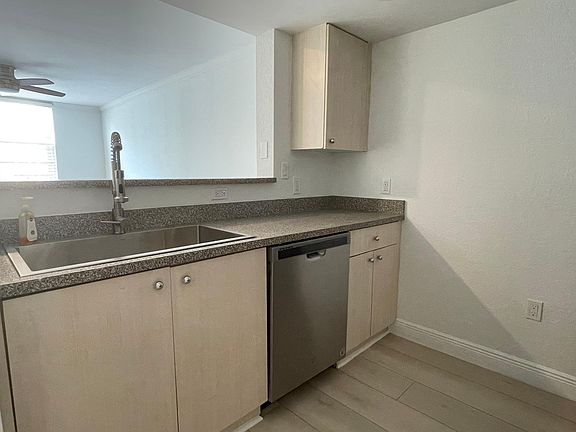 5th image of 1801 N Flagler Dr APT 527