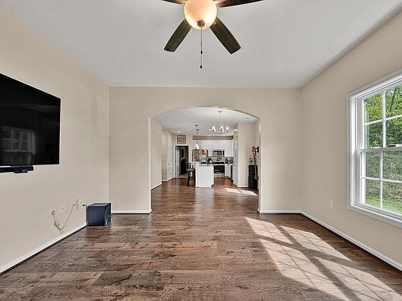 4th image of 2029 Heys Ln