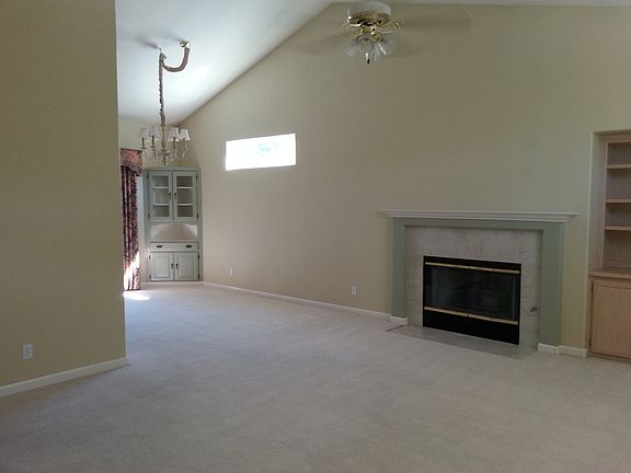 Living room/dining room