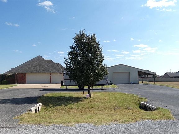 4th image of 246 NE Meadow Ln