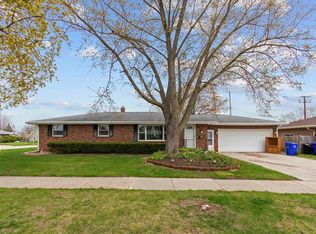 2524 N Erb St, Appleton, WI 54911