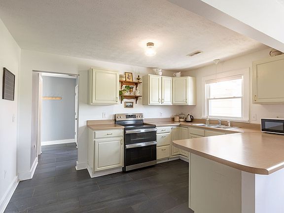 5th image of 335 N Centerpoint Rd