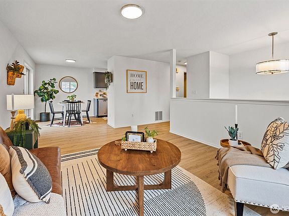 4th image of 2823 176th Street NE